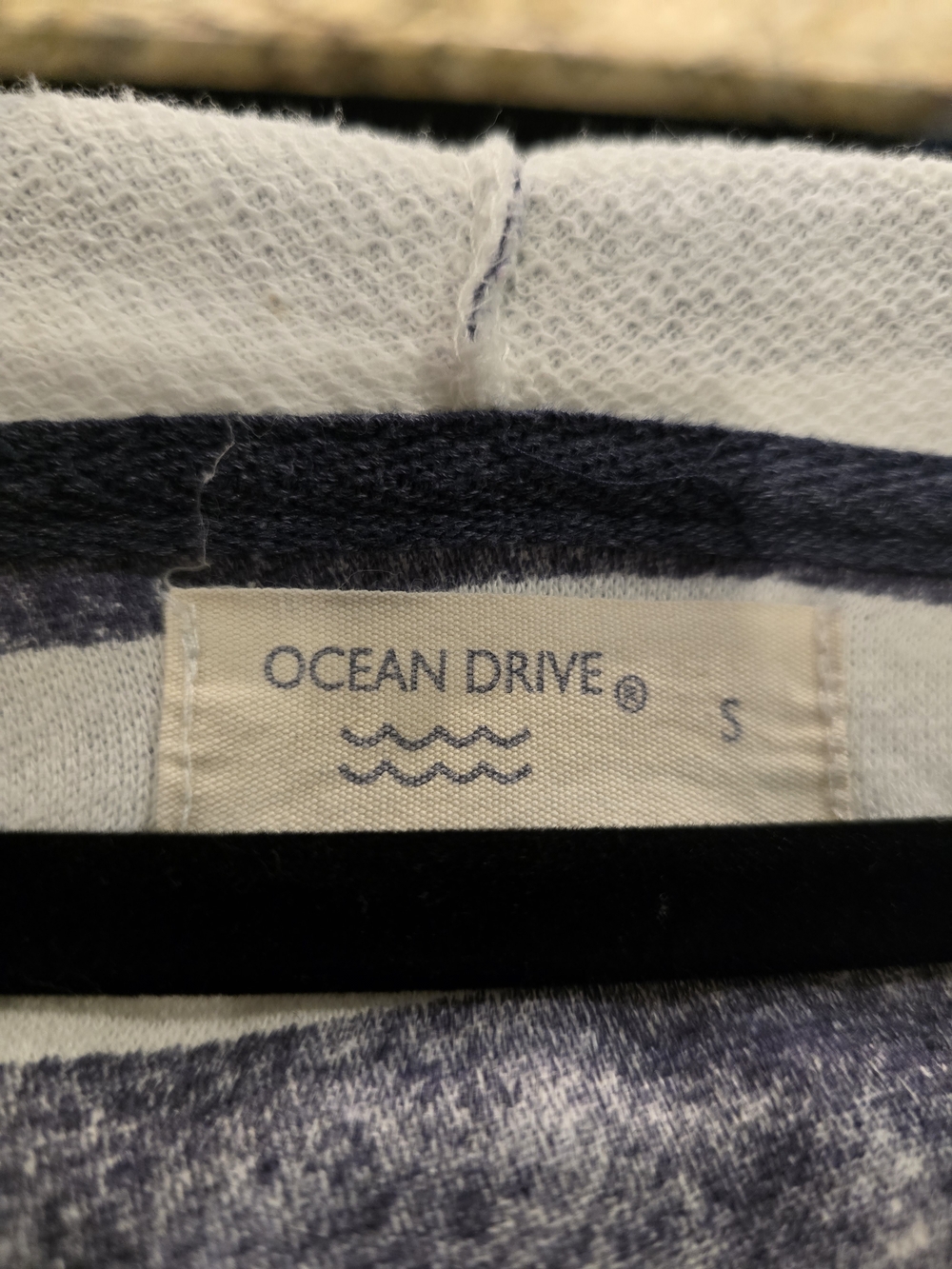 Ocean Drive Martha's Vineyard Striped V-Neck Hoodie - White & Navy S - Picture 5 of 5